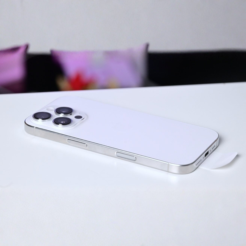 iPhone 16 Pro White Titanium - Vista adicional 2