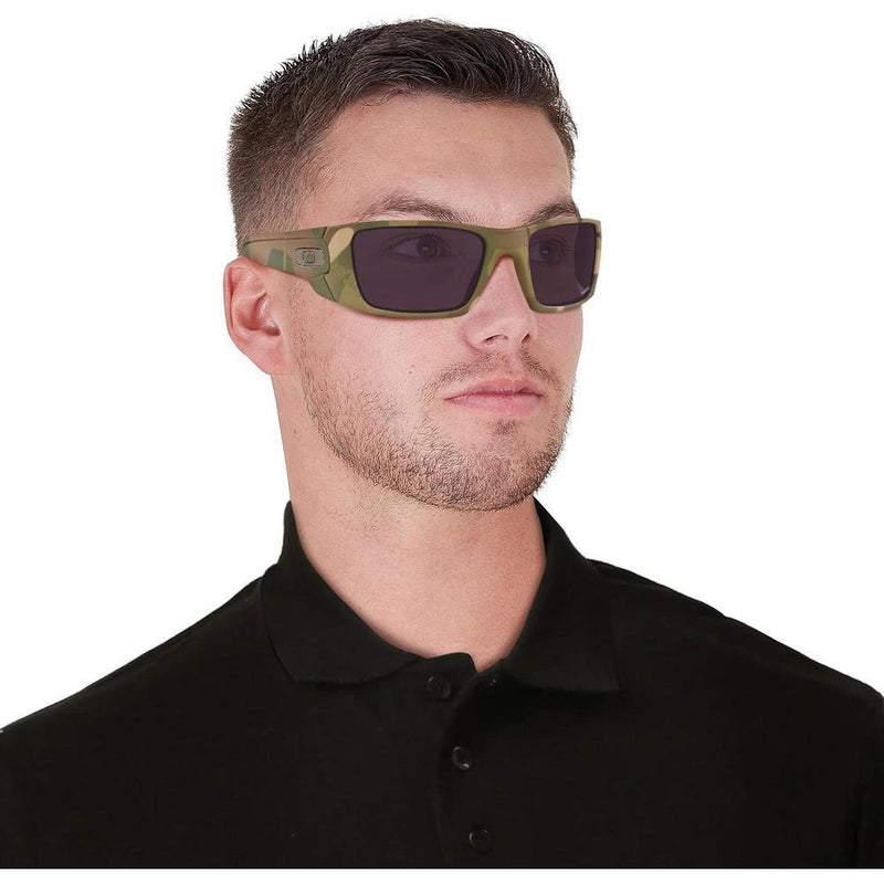 Oakley Gafas de sol rectangulares Fuel Cell para hombre con lentes Prizm Grey y óptica HDO para claridad y protección UV