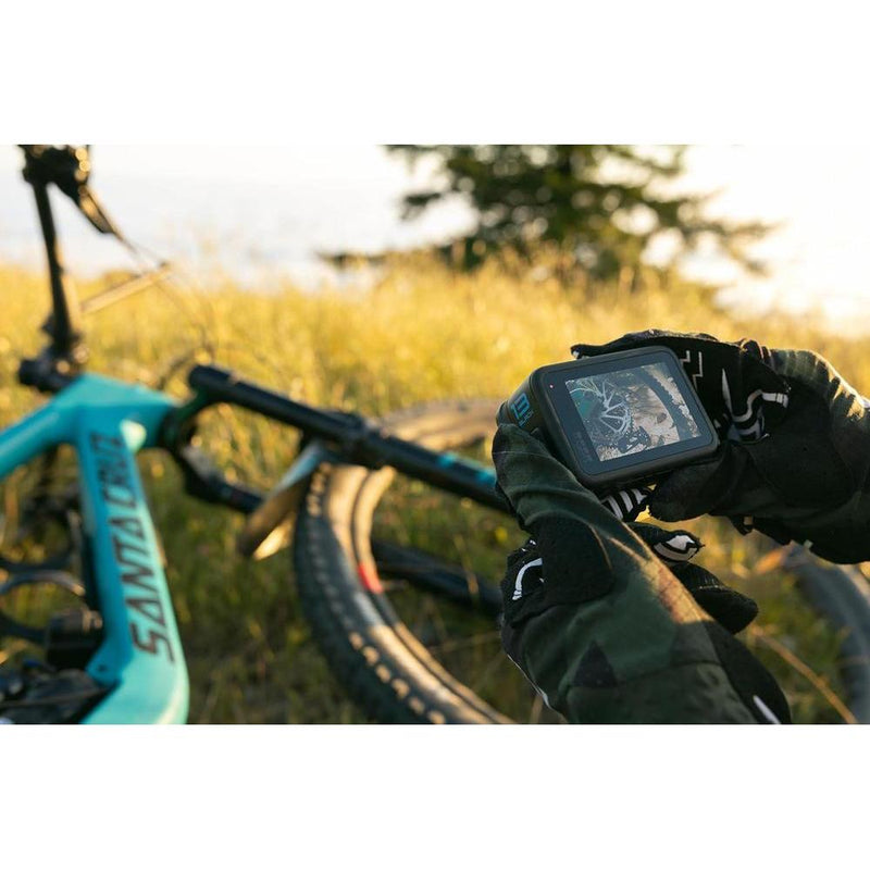 GoPro HERO13 Negro con accesorios: incluye controlador flotante, baterías Enduro, soportes adhesivos, MicroSD 64GB, funda
