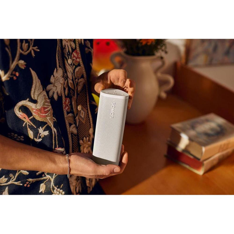 Sonos Roam 2 en color blanco, altavoz Bluetooth portátil e impermeable, integra control de voz con Alexa y conectividad Bluetooth y Wi-Fi