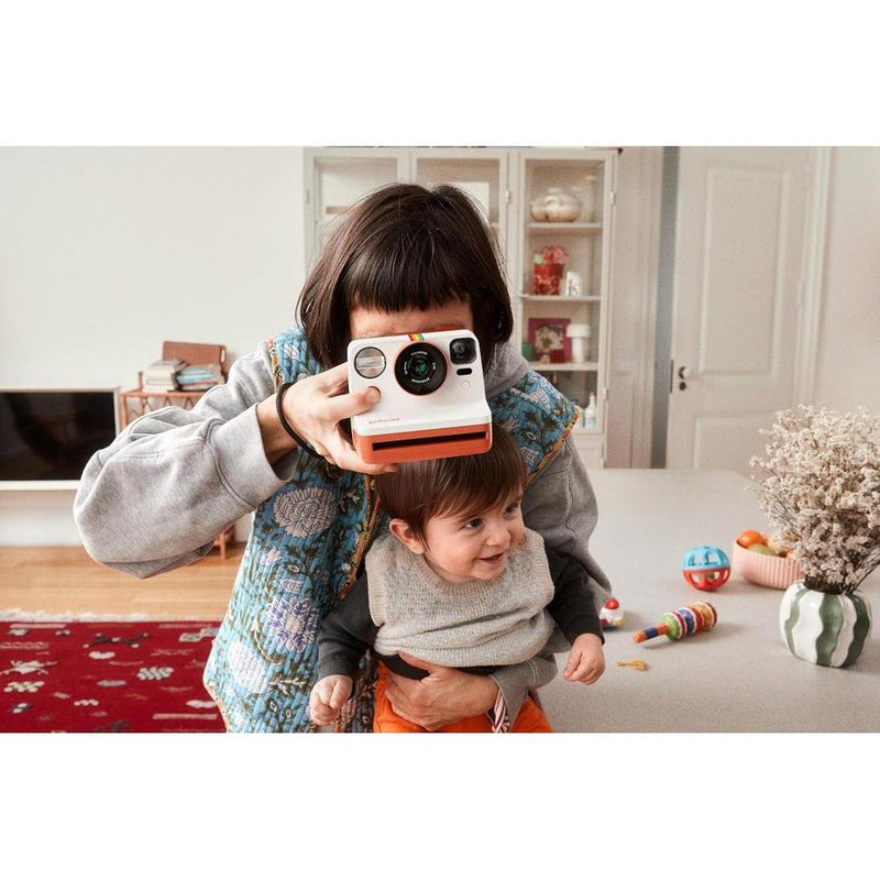 Polaroid Now Cámara instantánea de 3ª generación con paquete de películas, incluye cámara negra y 16 fotos