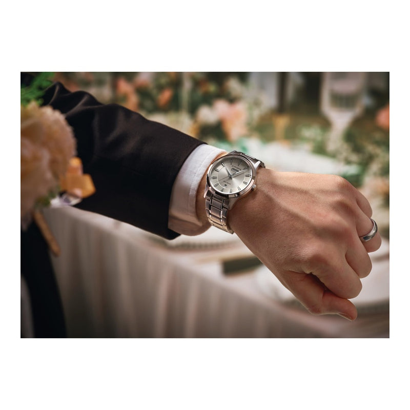 Reloj clásico de vestir Eco-Drive para hombre con pulsera de acero inoxidable y esfera marfil de Citizen, función día/fecha