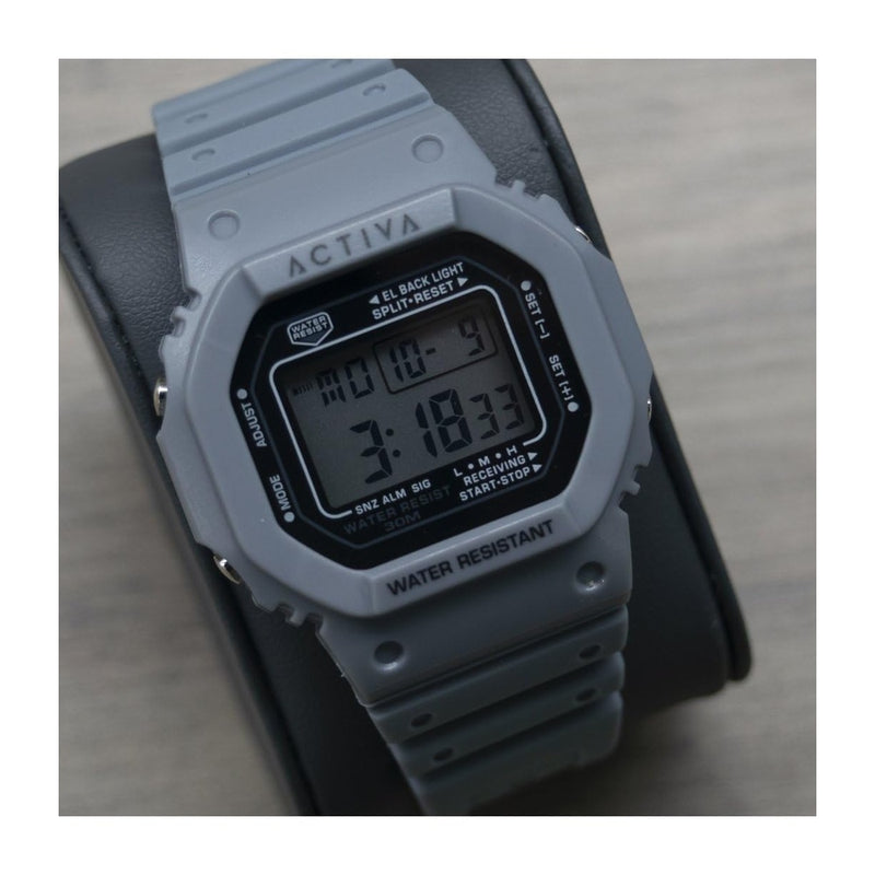 Reloj Invicta resistente a los golpes y al agua, color gris, estilo deportivo