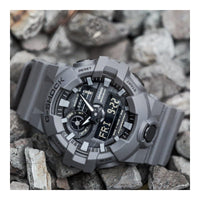 Reloj Casio G-Shock 700UC para hombre, resistente al agua y golpes, con correa y caja de resina, y movimiento de cuarzo