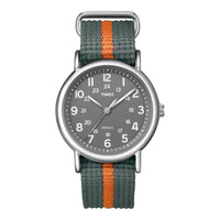 Reloj Timex Weekender Unisex con luz INDIGLO, correa de nailon ajustable, esfera gris y resistencia al agua
