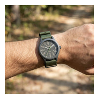 Reloj Scout Expedition Timex para hombre con correa verde resistente al agua y manecillas luminosas