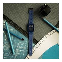 Casio CA-53WF-2B reloj digital para hombre con calculadora y correa azul, diseño retro original y elegante