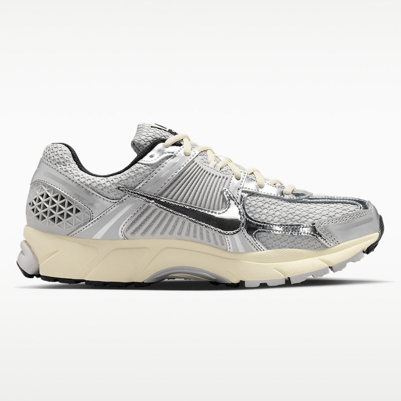 Nike Zoom Vomero 5 Gris Niebla - Vista trasera
