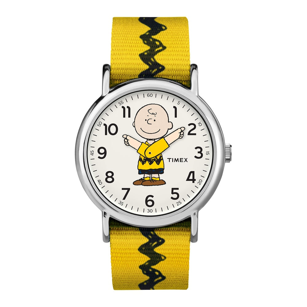 Timex x Peanuts Reloj Unisex Weekender con correa ajustable de nailon, esfera de Charlie Brown y luz nocturna Indiglo