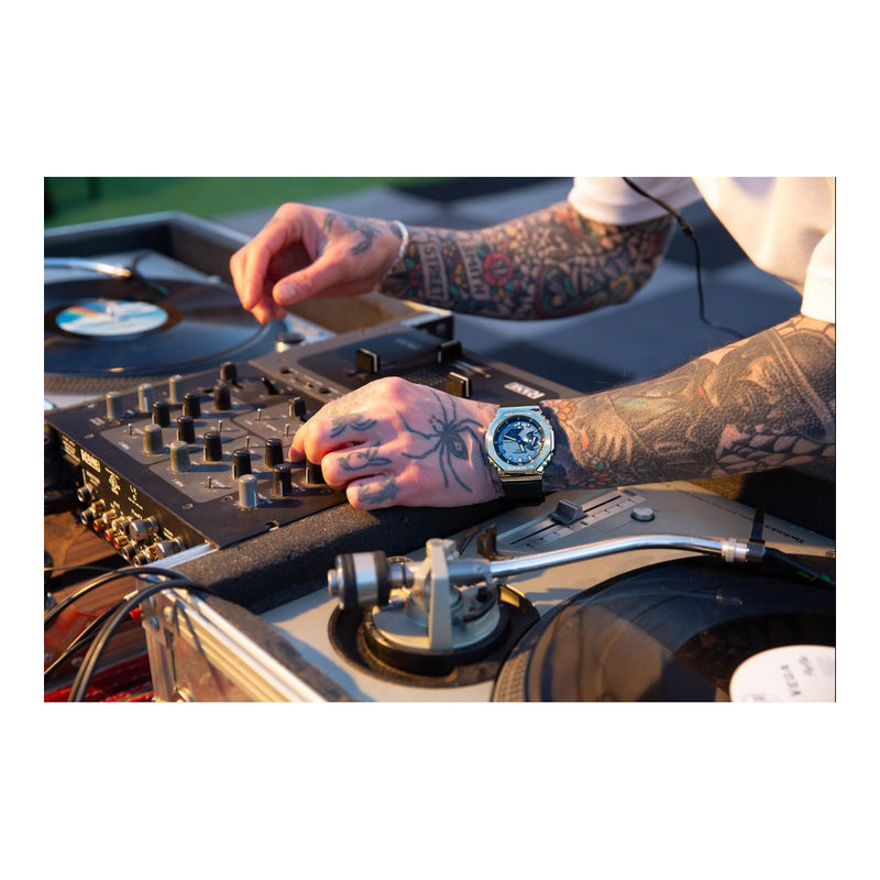 G-Shock Reloj Casio GM2100-1A con banda de resina negra y cubierta de metal, diseño octogonal deportivo, resistente al agua