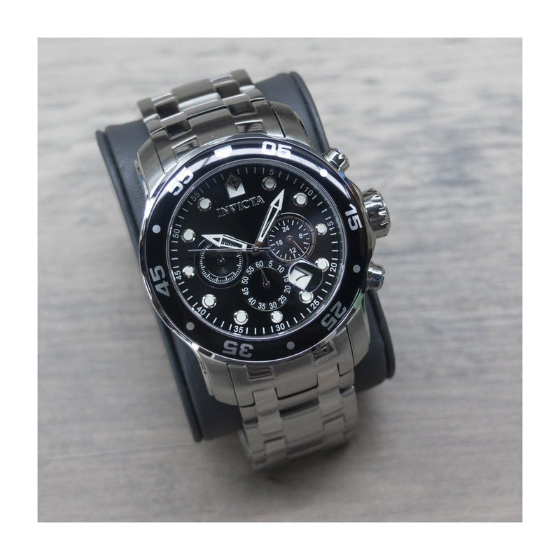Reloj cronógrafo Invicta Pro Diver con correa de acero inoxidable, modelo plateado, ideal para actividades acuáticas