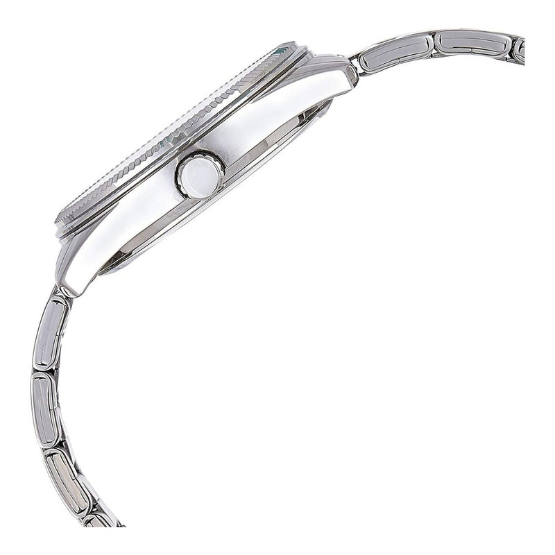 Reloj Casio Quartz para hombres con diseño en acero inoxidable y movimiento de cuarzo preciso, incluye batería