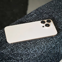 iPhone 16 Pro Desert Titanium - Ángulo con cámaras