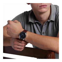 Reloj cronógrafo para hombre Armani Exchange con correa de piel de becerro, elegante y funcional