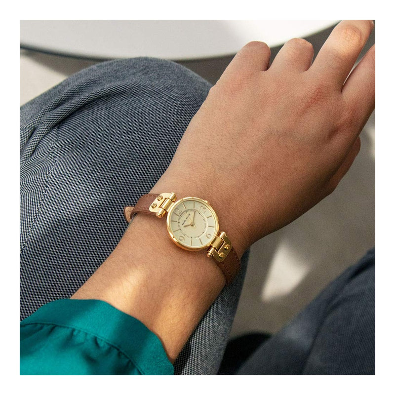 Reloj de pulsera Anne Klein para mujer con correa de cuero marrón, diseño clásico y resistencia al agua