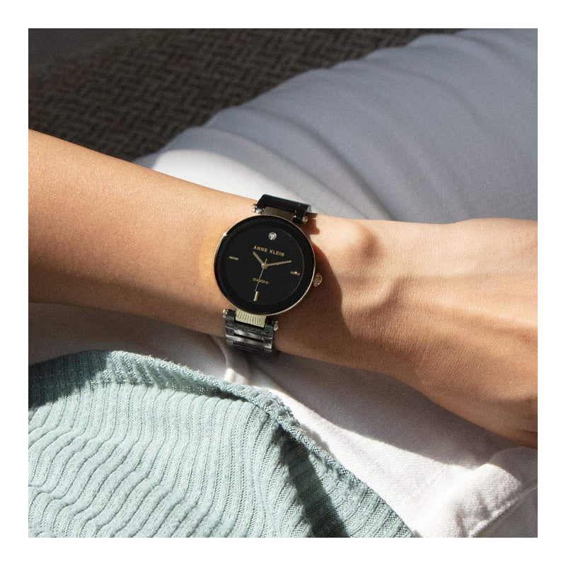 Reloj de pulsera Anne Klein para mujer con brazalete de cerámica negra y acento de diamante
