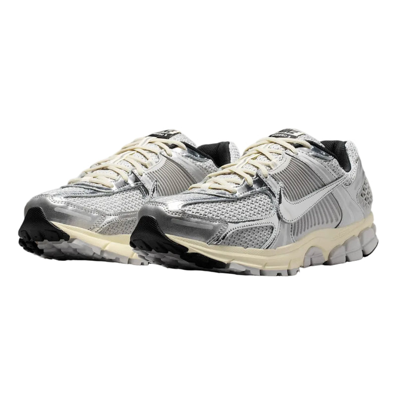 Nike Zoom Vomero 5 Gris Niebla - Vista frontal