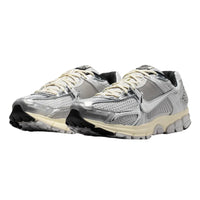 Nike Zoom Vomero 5 Gris Niebla - Vista frontal