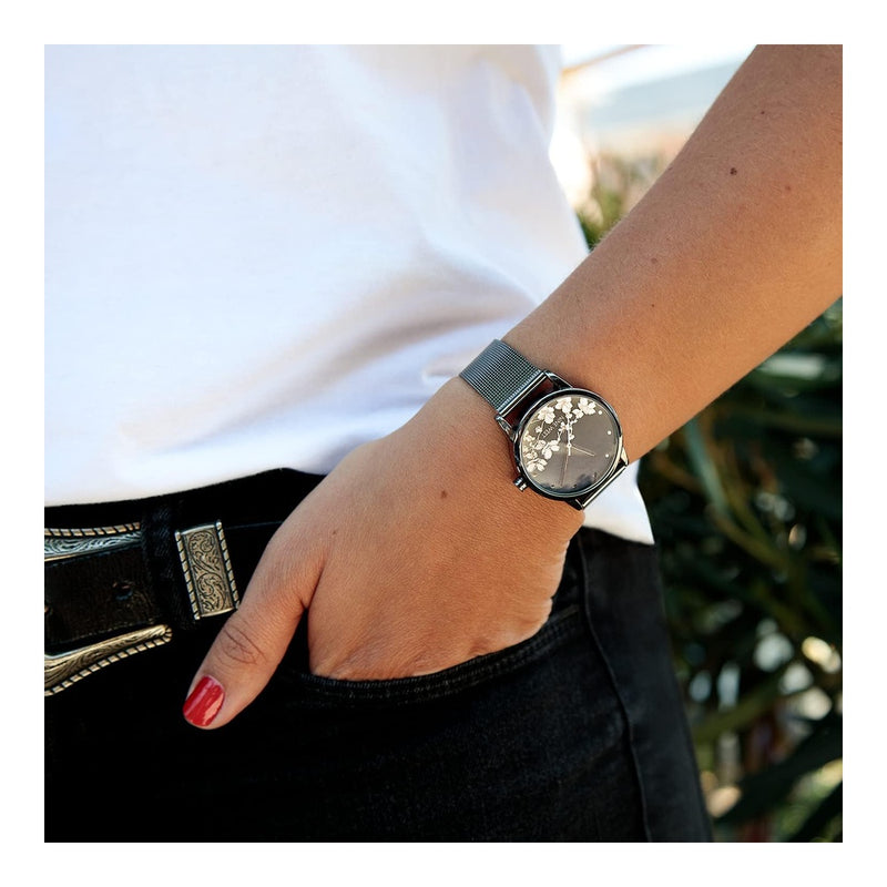 Reloj de pulsera para mujer Nine West con diseño floral, manecillas doradas, pulsera plateada, cristal resistente