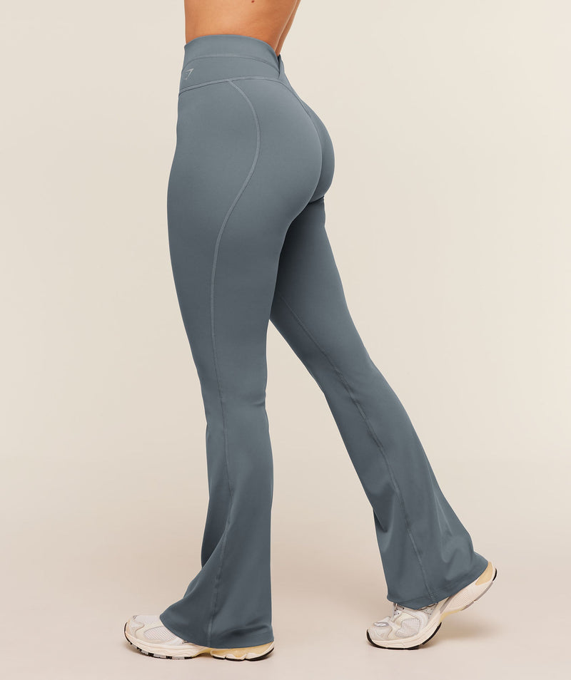 Gymshark Leggings acampanados con espalda cruzada