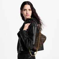 Louis Vuitton: Pochette Accessoires