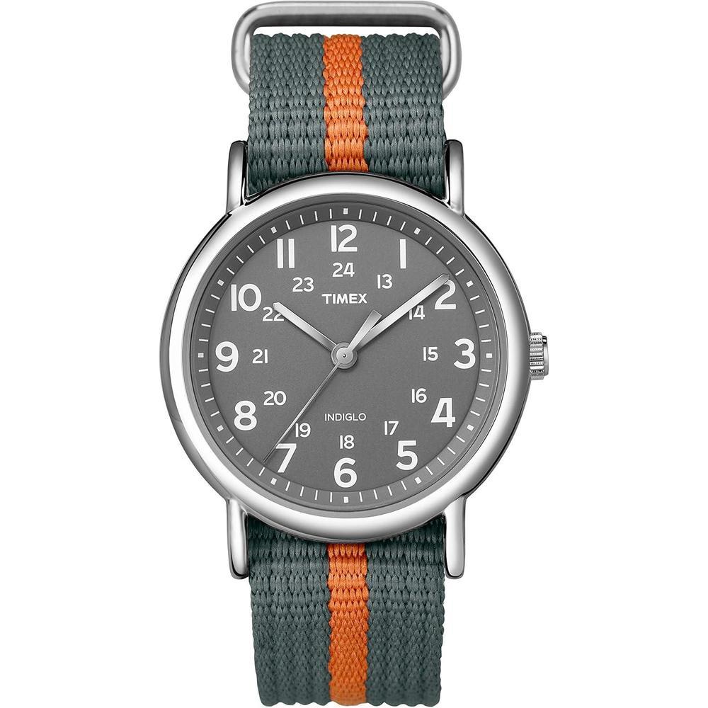 Reloj Timex Weekender Unisex con luz INDIGLO, correa de nailon ajustable, esfera gris y resistencia al agua