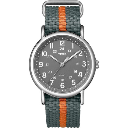 Reloj Timex Weekender Unisex con luz INDIGLO, correa de nailon ajustable, esfera gris y resistencia al agua