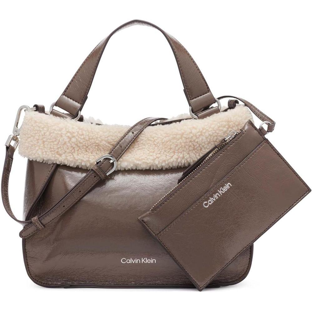 Bolsa Crossbody Calvin Klein Estelle Novelty de Cuero Vegano con Bolsillos Interiores y Correa Ajustable