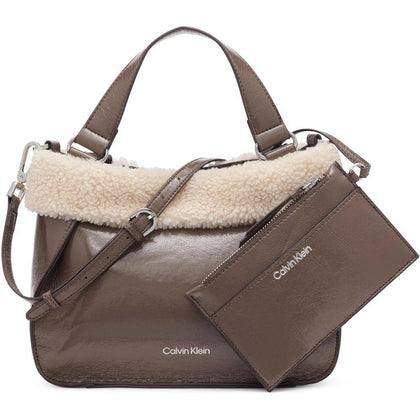 Bolsa Crossbody Calvin Klein Estelle Novelty de Cuero Vegano con Bolsillos Interiores y Correa Ajustable