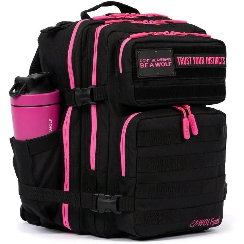 Mochila WOLFpak, versátil y resistente al agua, ideal para viajes o uso diario, con capacidad de personalización y compartimento para laptop