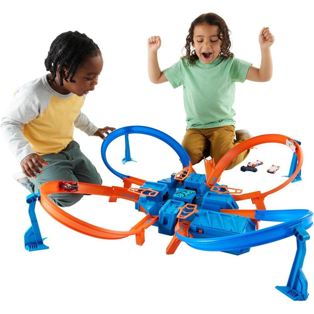 Hot Wheels Track Set con Auto de Juguete a Escala, Intersecciones para Choques, Booster Motorizado, Criss-Cross Crash Track