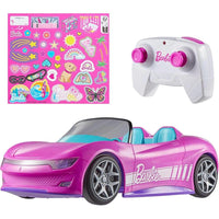 Coche RC Hot Wheels Barbie Convertible Rosa, para 2 Muñecas Barbie y Maletero que Abre, con Hoja de Pegatinas