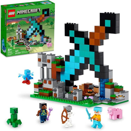 LEGO Minecraft The Sword Outpost 21244 con Creeper, Guerrero, Cerdo, Esqueleto para Aventuras Inspiradas en Videojuegos