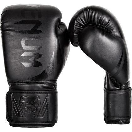Guantes de boxeo Venum Challenger 2.0 de cuero sintético con ajuste seguro y diseño en negro