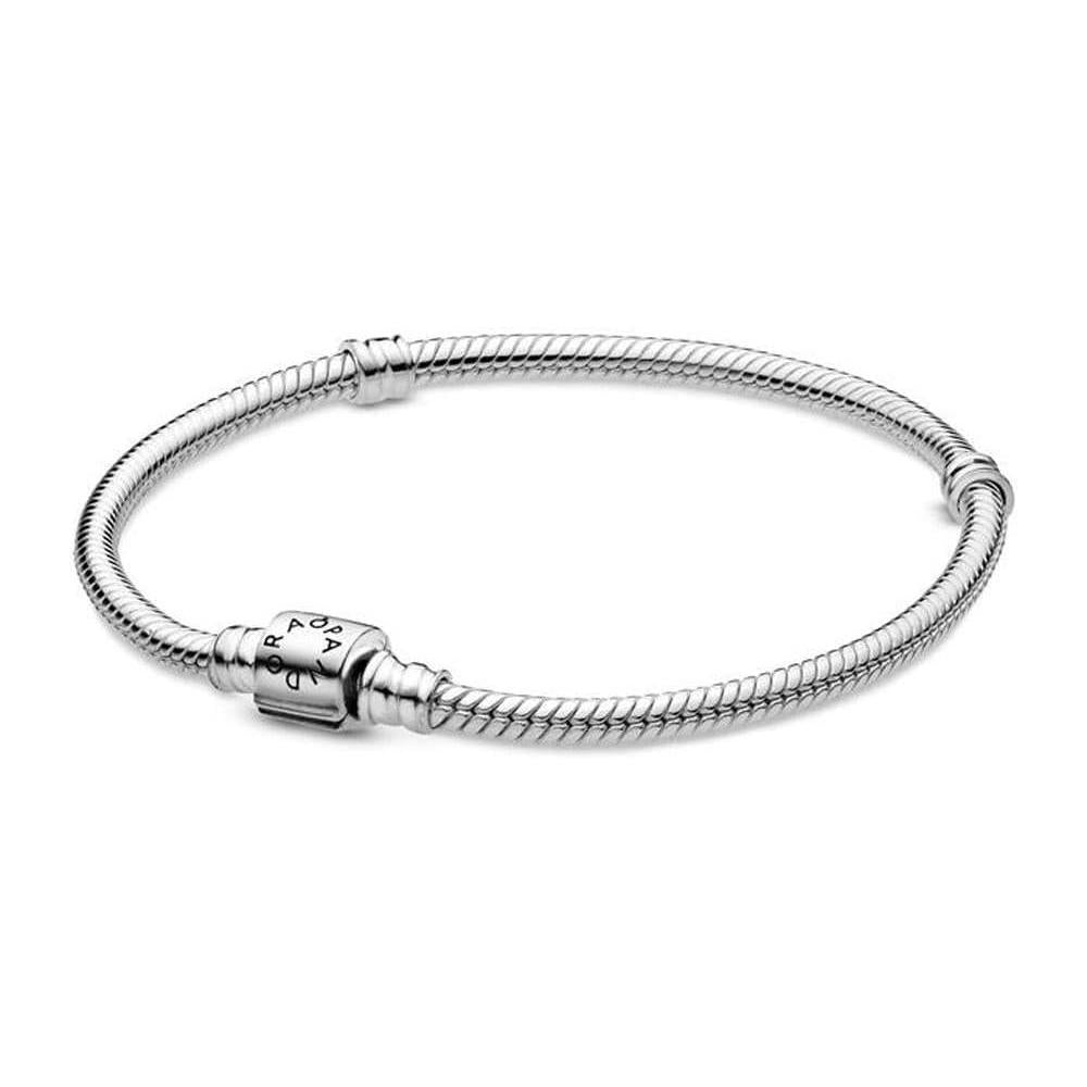 PANDORA pulsera Moments con cadena de serpiente y cierre de barril en metal de plata de ley, diseño elegante