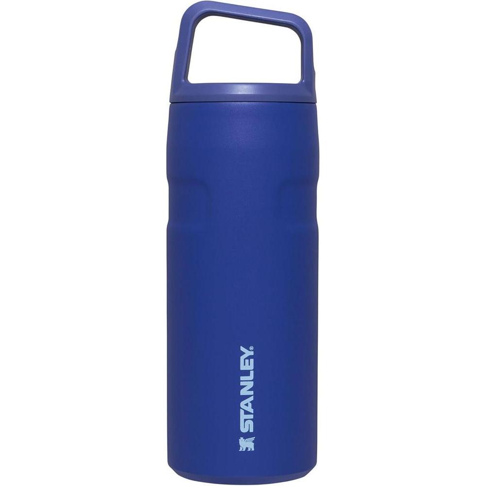 Botella Stanley IceFlow con tapa giratoria, ligera y a prueba de fugas, ideal para deportes, viajes o acampadas. Acero inoxidable reciclado