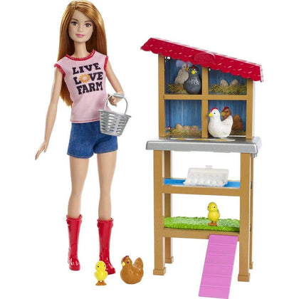 Barbie Chicken Farmer Doll pelirroja con gallinero, 3 gallinas, 2 pollitos y más. Juguete temático de carrera para niños de 3 a 7 años