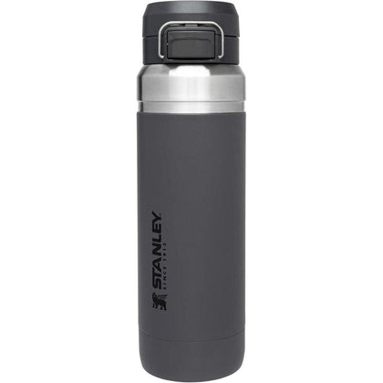 Stanley Quick Flip GO Botella de agua de acero inoxidable con tapa de botón a prueba de fugas, ideal para viajes y deportes, color carbón