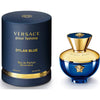 Versace Dylan Blue es un perfume femenino con notas de grosella negra, jazmín, Rosyfolia y un fondo de maderas blancas lisas y almizcle