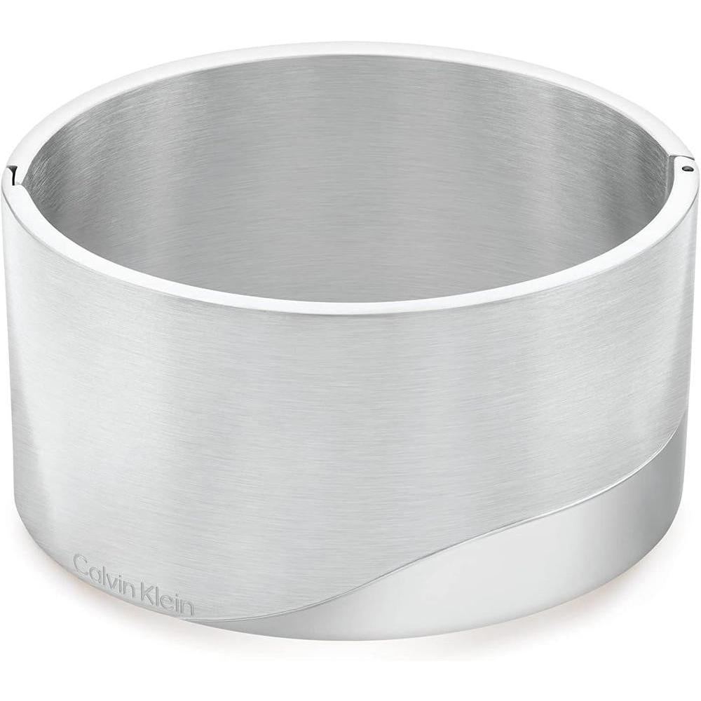 Pulsera para mujer de Calvin Klein con diseño minimalista y elegantes acabados contrastantes, ideal para cualquier ocasión