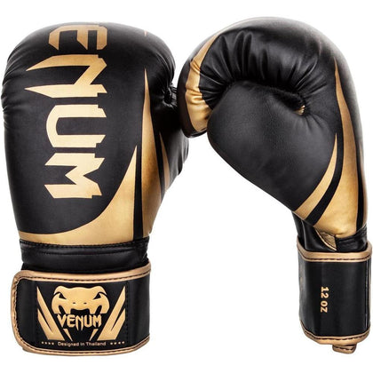 Guantes de boxeo Venum Challenger 2.0 en color negro y dorado, diseño atractivo y seguro para entrenamiento