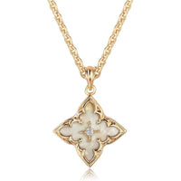 Fettero Collar de trébol de oro para mujer con colgante de circonita cúbica chapada en oro de 14 quilates y cadena ajustable
