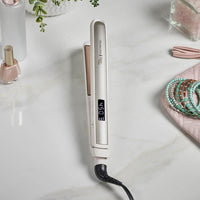 Plancha Remington Shine Therapy infundida con aceite de argán y queratina para un acabado profesional y sin encrespamientos