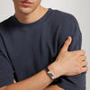 Pulsera de cuero trenzado para hombre Calvin Klein con diseño industrial y cierre magnético multifacético elegante