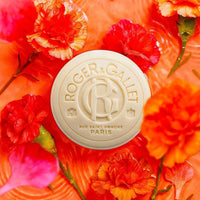 ROGER & GALLET Gel de baño y jabón corporal para mujer con fragancia de clavel. Ideal para piel sensible y uso diario