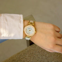 Anne Klein Reloj de Pulsera con Esfera de Diamantes y Brazalete de Metal Dorado