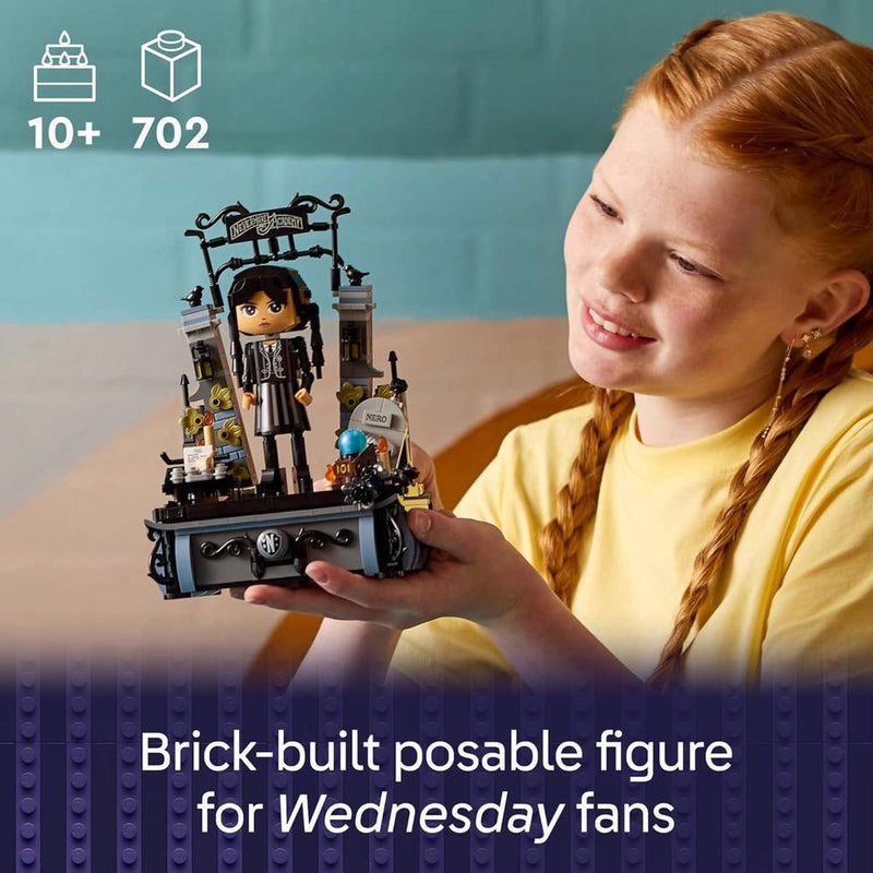LEGO Figura Wednesday Addams, juguete de construcción para niños y coleccionistas a partir de 10 años, incluye soporte y accesorios