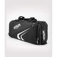 Bolsa deportiva Trainer Lite Evo de Venum con gran compartimento y ventilación óptima, ideal para deportes