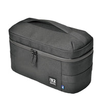 Bolsa de viaje HORI negra, equipada para transportar Nintendo Switch 2 y accesorios, con diseño elegante y robusto