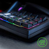 Teclado Razer Tartarus V2 de una mano con interruptores mecha-membrana, 32 teclas programables e iluminación Chroma RGB